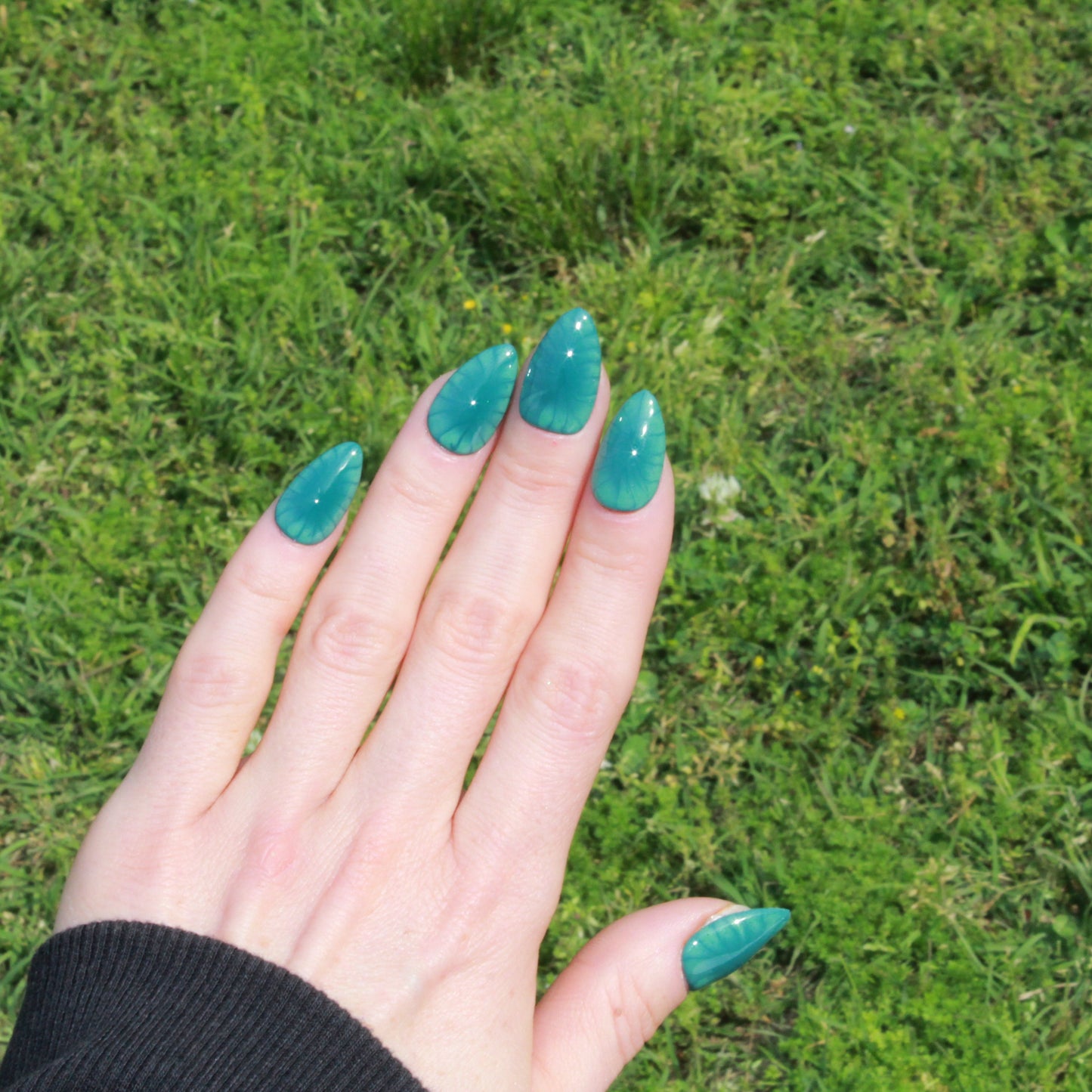 "Forest Bloom" Hunter Green Blooming Gel Press-On Nails | Short Almond Size Large